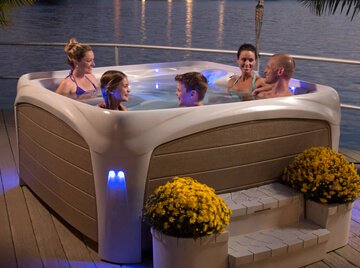 https://www.russospoolandspa.com/chicago-pool-builder-elmhurst-hot-tub-dealer/spas/